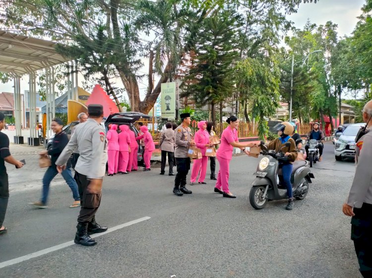 Polsek Sidoarjo Kota bersama Bhayangkari Berbagi di Bulan Suci